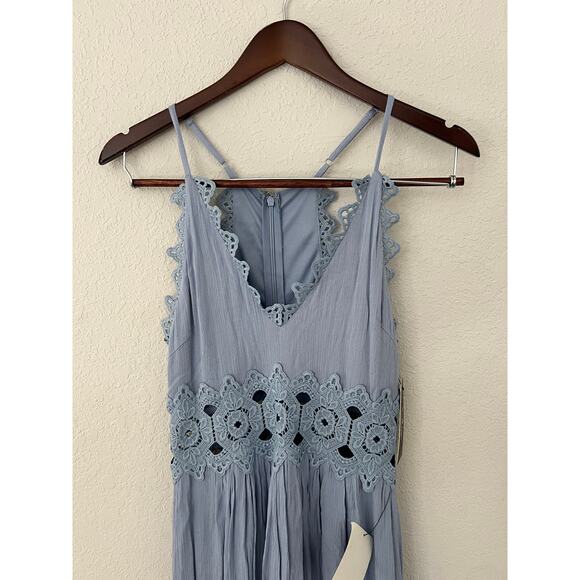 Lulus Lacey maxi dress- floor length lace detail- spaghetti strap small size - Picture 3 of 5